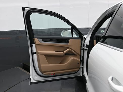 New 2026 Porsche Cayenne E-Hybrid image 8