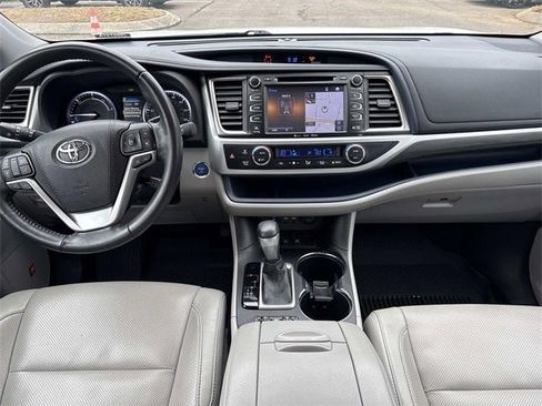 Used 2019 Toyota Highlander Limited image 17