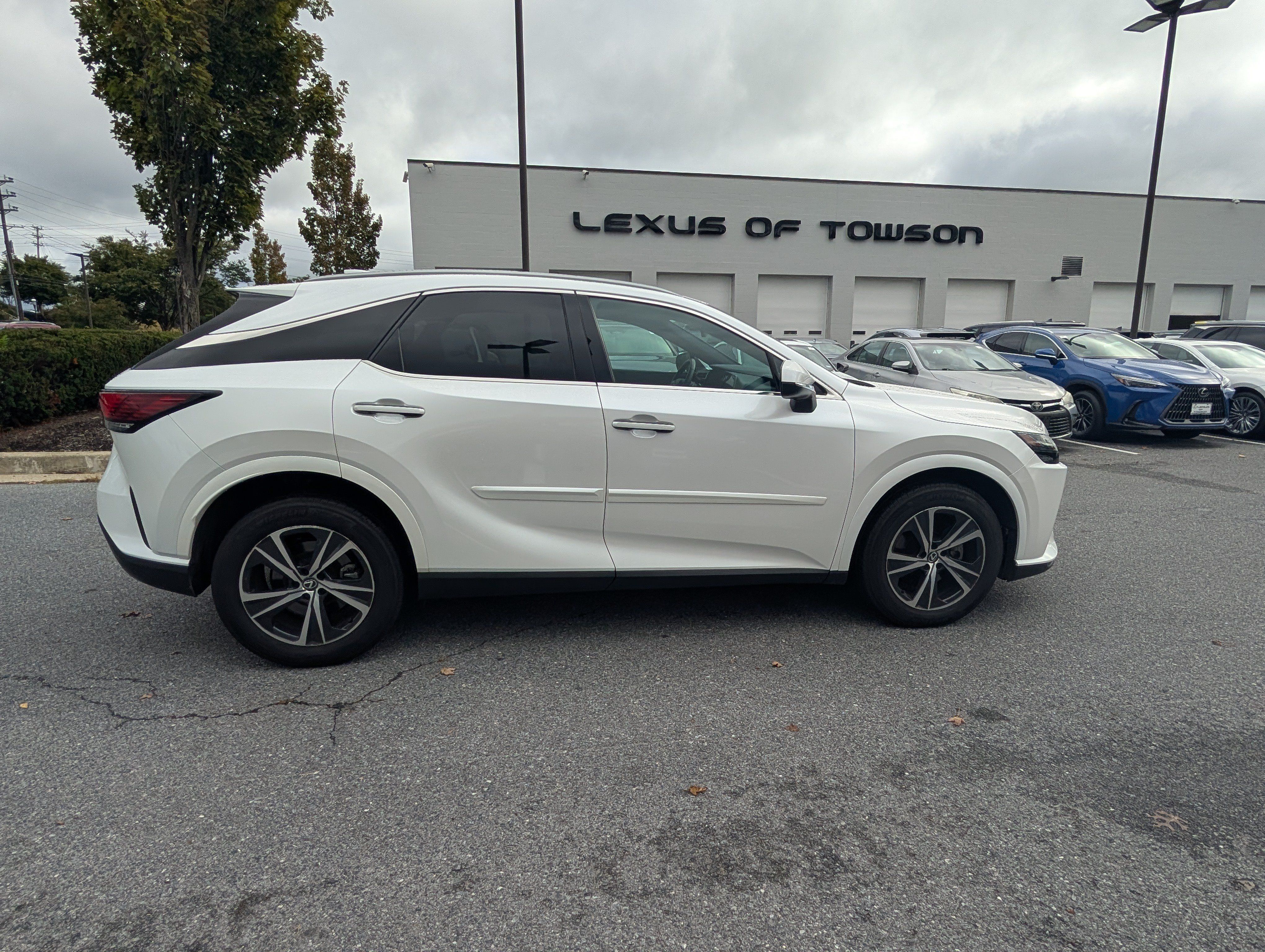 Used 2024 Lexus RX 350 Premium w/ Accessory Package (P2) AWD/4WD image 2