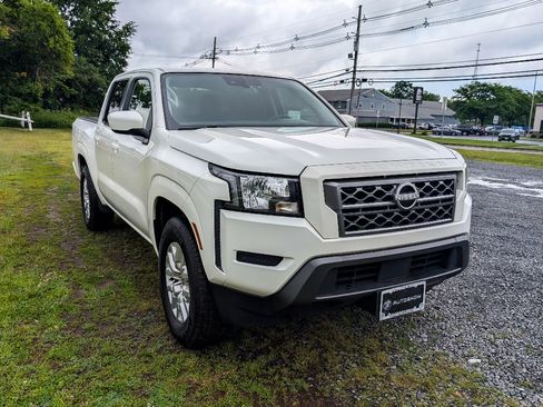 Used 2023 Nissan Frontier SV w/ Technology Package RWD image 3
