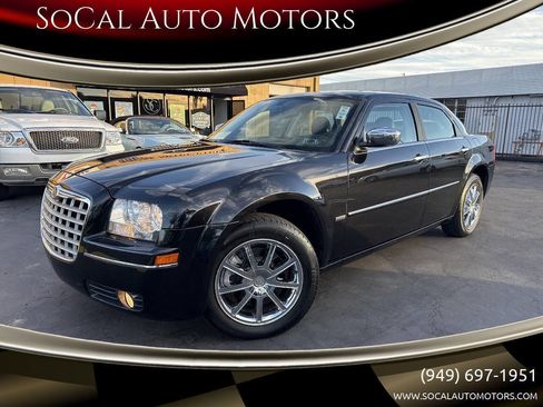 Used 2010 Chrysler 300 Touring image 1