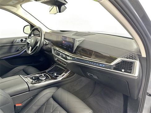 Used 2025 BMW X7 xDrive40i w/ Premium Package image 33