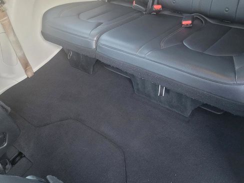 Used 2017 Chrysler Pacifica Touring-L w/ Tire & Wheel Group image 36