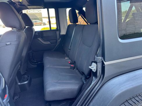 Used 2018 Jeep Wrangler Unlimited Sport S AWD/4WD image 38