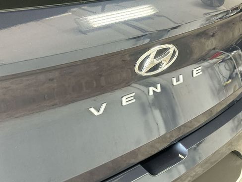 Used 2023 Hyundai Venue Limited w/ Cargo Package FWD image 10
