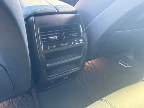 Used 2024 BMW X5 sDrive40i w/ M Sport Package RWD image 12
