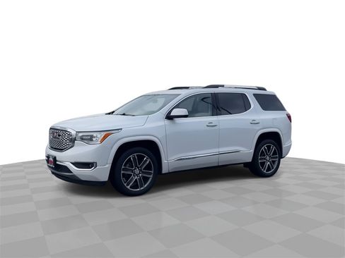 Used 2018 GMC Acadia Denali w/ Technology Package image 4