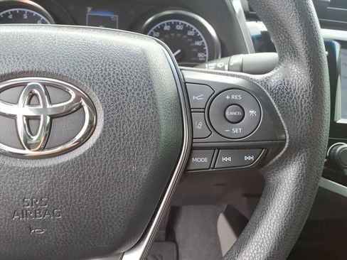 Used 2018 Toyota Camry LE w/ Convenience Package FWD image 26