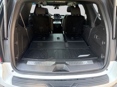 Used 2023 Chevrolet Tahoe Z71 w/ Z71 Off-Road Package AWD/4WD image 12