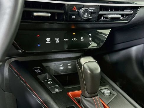 Certified 2025 Nissan Kicks SR AWD/4WD image 8
