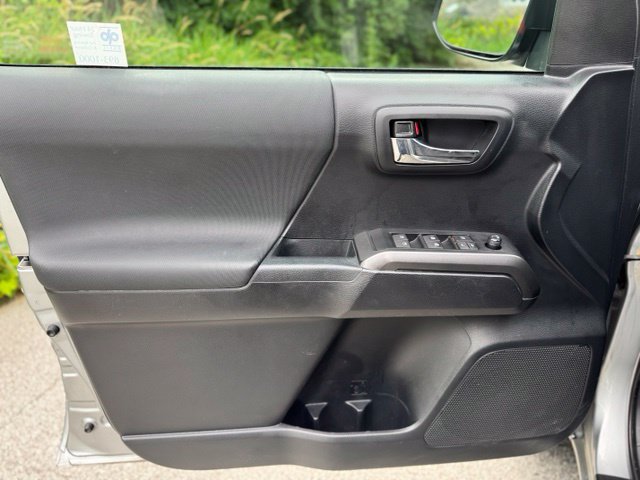 Used 2019 Toyota Tacoma TRD Off-Road AWD/4WD image 8