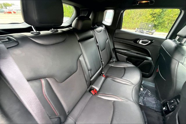 Used 2025 Jeep Compass Trailhawk AWD/4WD image 25