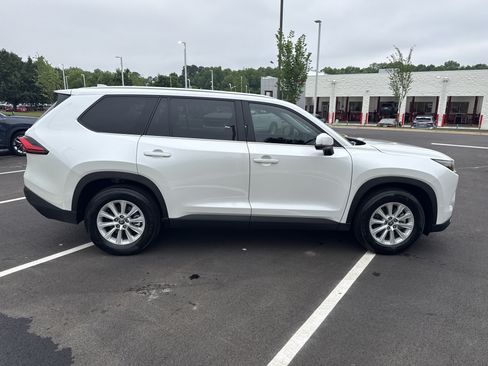 Used 2024 Toyota Grand Highlander FWD image 11