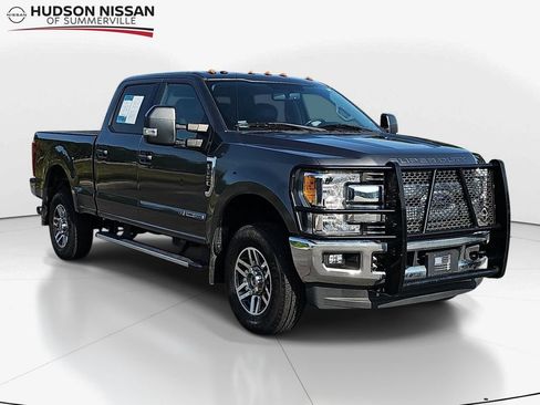 Used 2017 Ford F250 Lariat w/ Lariat Value Package AWD/4WD image 1