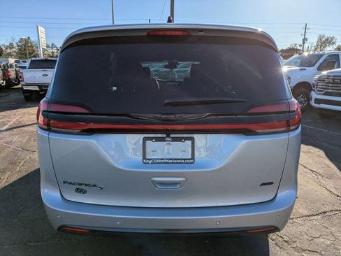 New 2026 Chrysler Pacifica Select AWD/4WD image 5
