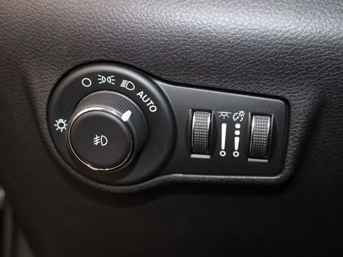 Used 2024 Jeep Compass Trailhawk image 40