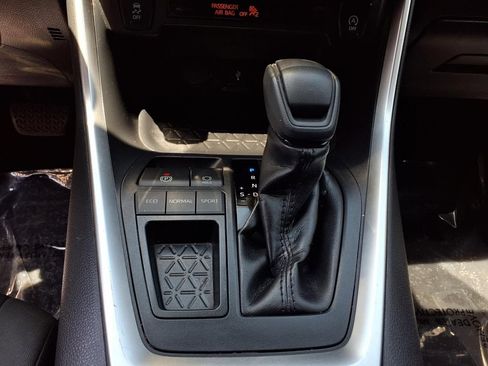 Certified 2020 Toyota RAV4 XLE w/ Carpet Mat Package FWD image 13