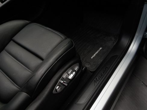 Certified 2026 Porsche Macan AWD/4WD image 36