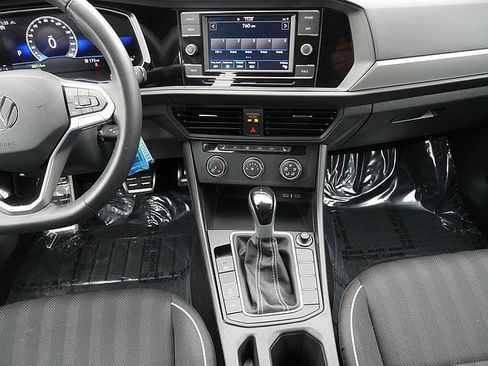 Used 2024 Volkswagen Jetta Sport image 18