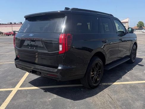 Used 2025 Ford Expedition Active AWD/4WD image 4