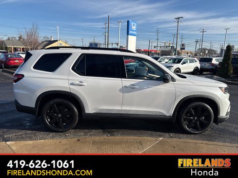Used 2025 Honda Pilot Black Edition image 7