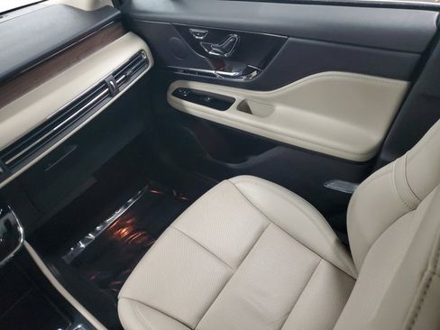 Used 2025 Lincoln Corsair Grand Touring image 11