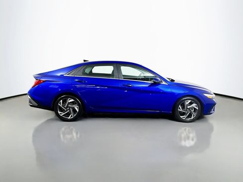 Used 2024 Hyundai Elantra Limited FWD image 9