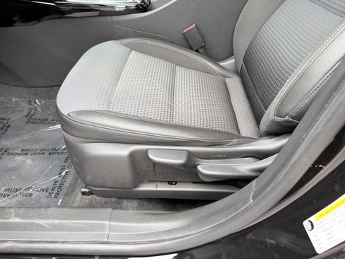 Used 2025 Chevrolet Trax LT FWD image 24