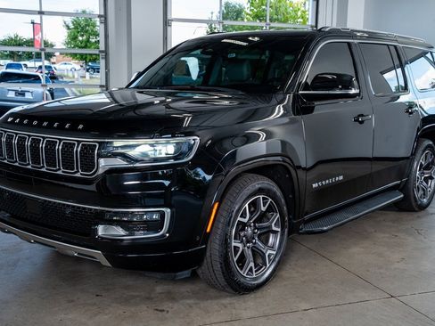 Used 2023 Jeep Wagoneer Series III w/ Preferred Equipment Group image 11