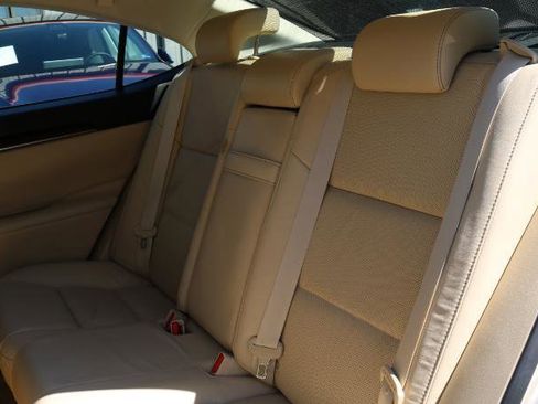 Used 2015 Lexus ES 350 4dr Sdn w/ Luxury Package image 24