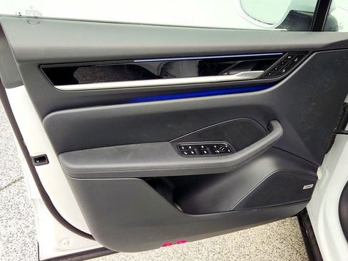 Used 2025 Porsche Macan 4 Electric image 11