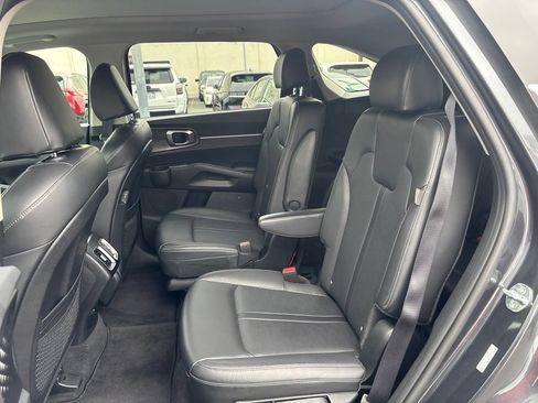Used 2024 Kia Sorento EX w/ Panoramic Sunroof Package FWD image 12