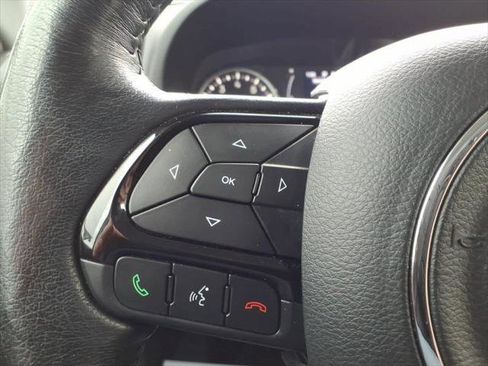 Used 2019 Jeep Renegade Altitude w/ Quick Order Package 2XM AWD/4WD image 17