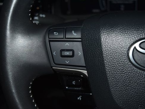 Used 2025 Toyota Camry SE image 7