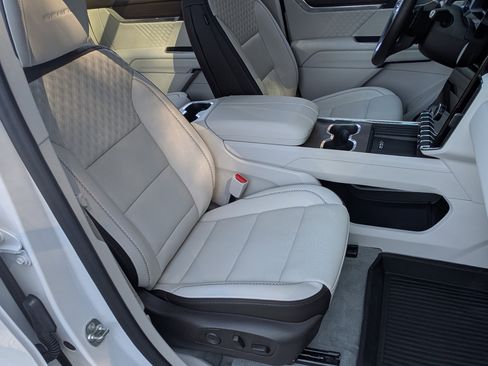 Used 2024 GMC Acadia Denali w/ Super Cruise Package image 22