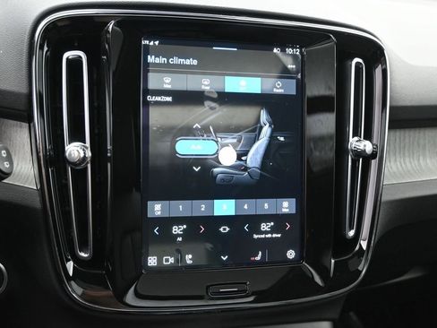 New 2025 Volvo XC40 B5 Core w/ Protection Package Premier image 15