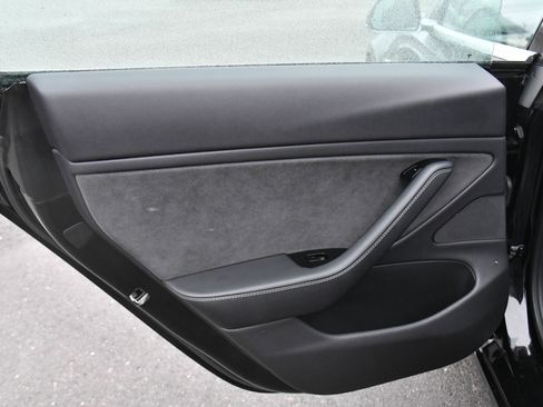 Used 2019 Tesla Model 3 Standard Range image 33