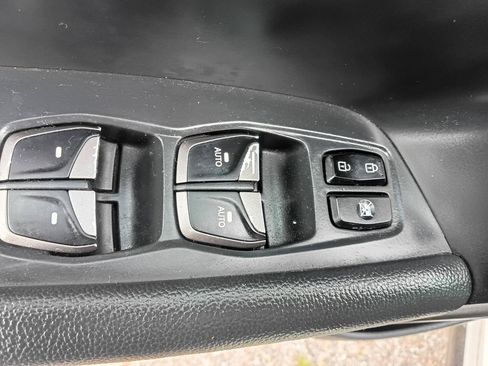 Used 2017 Hyundai Santa Fe FWD image 10