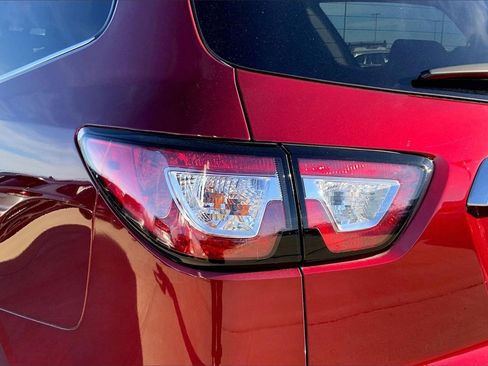 Used 2017 Chevrolet Traverse LT image 29