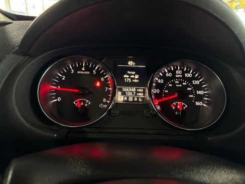 Used 2015 Nissan Rogue S w/ Convenience Package FWD image 11
