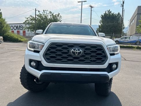 Used 2020 Toyota Tacoma TRD Off-Road AWD/4WD image 3