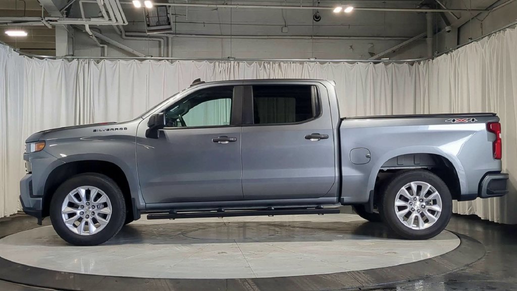 Used 2021 Chevrolet Silverado 1500 Custom w/ Safety Confidence Package AWD/4WD image 6