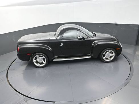 Used 2004 Chevrolet SSR w/ Preferred Equipment Group RWD image 26