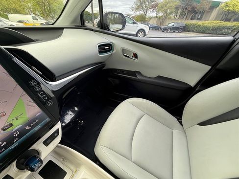 Used 2018 Toyota Prius Four FWD image 25