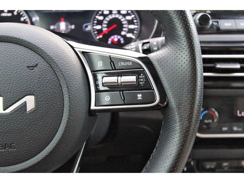 Certified 2022 Kia Seltos SX w/ Sunroof Package AWD/4WD image 20