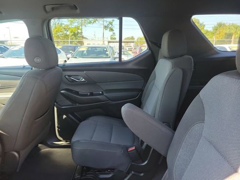 Used 2023 Chevrolet Traverse LT image 7