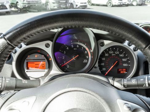Used 2017 Nissan 370Z Coupe RWD image 11