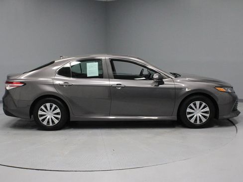 Used 2018 Toyota Camry LE w/ Audio Package FWD image 11