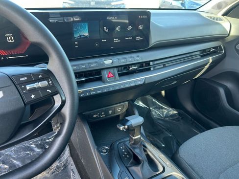 Used 2025 Kia K4 LXS image 17