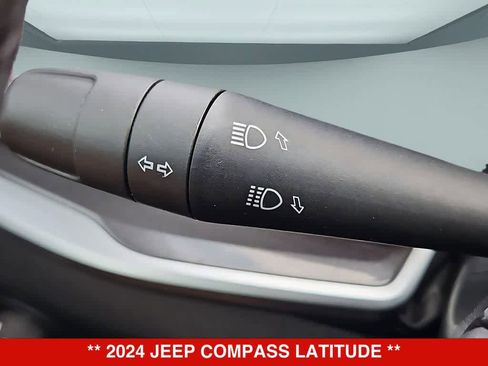Used 2024 Jeep Compass Latitude AWD/4WD image 27